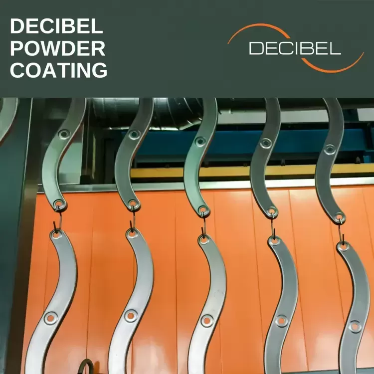 DECIBEL installierte eine Pulverbeschichtungstechnologie in seiner Produktionsstätte