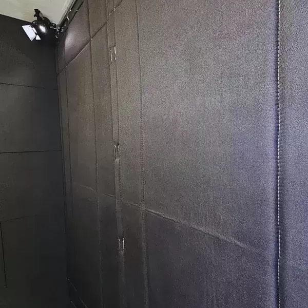 Akustische Behandlung eines Podcast-Studios