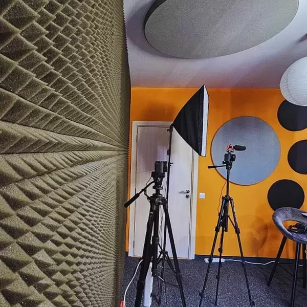 Akustische Behandlung eines Podcast-Studios