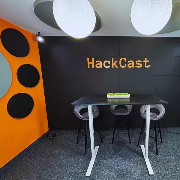 Akustische Behandlung eines Podcast-Studios