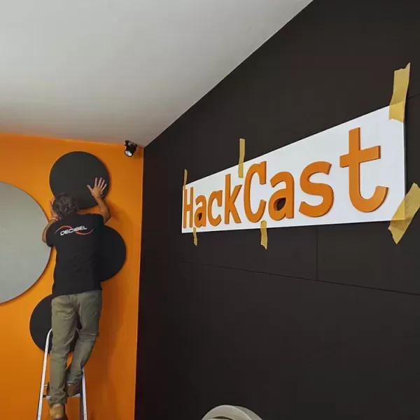 Akustische Behandlung eines Podcast-Studios