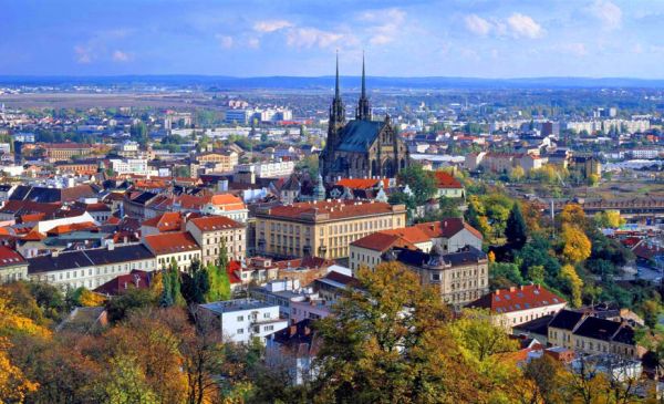 Perforierte Akustikpanelle WavO in Brünn, Tschechien