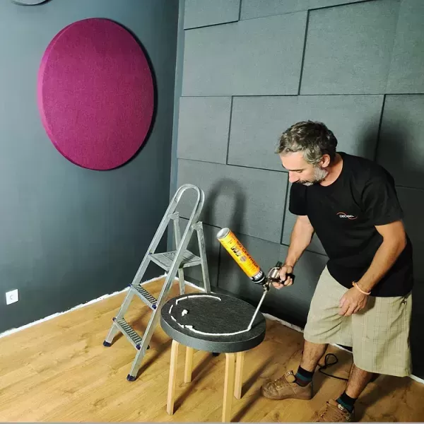 Akustische Transformation eines Podcast-Studios