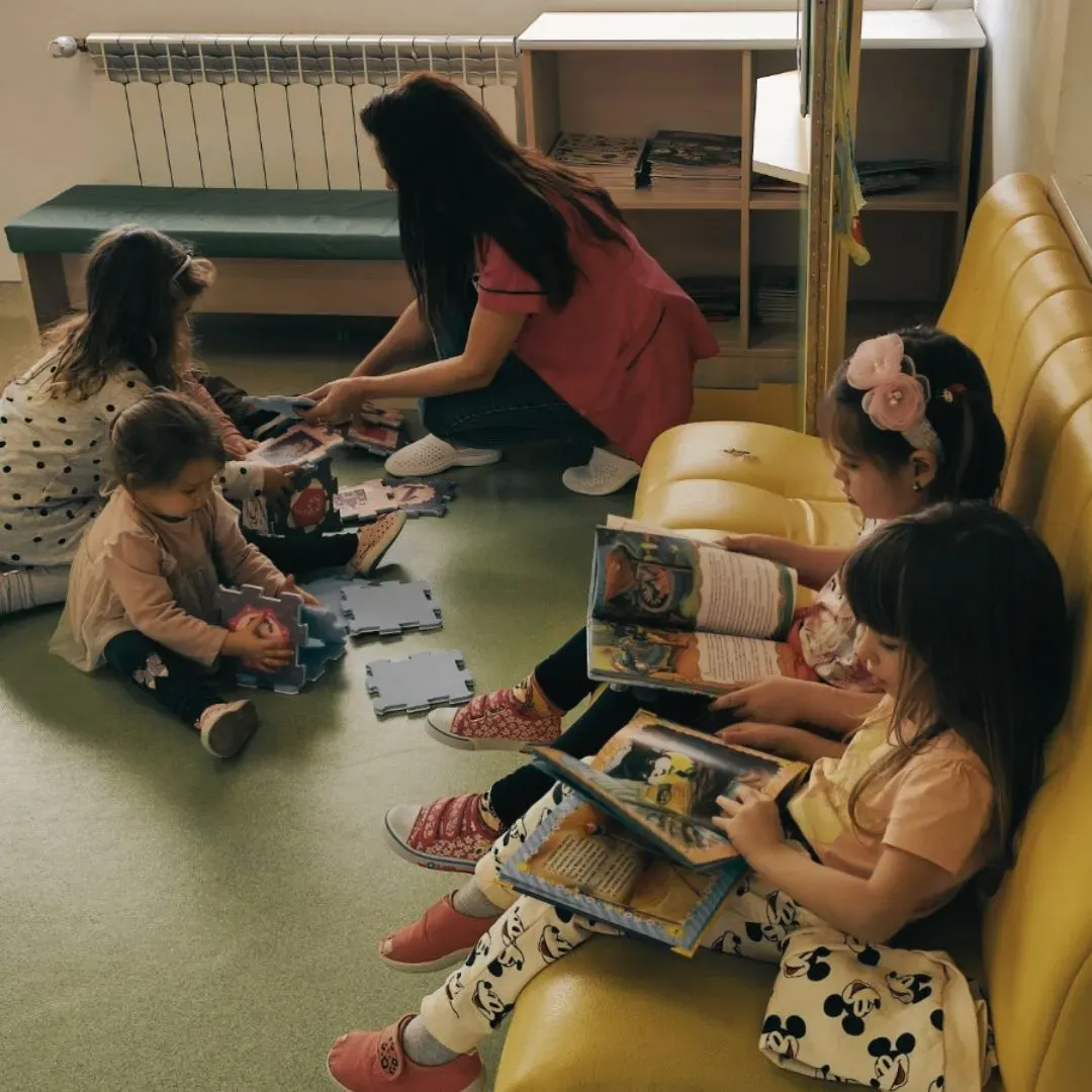 Akustische Behandlung im Kokiche Kindergarten Botevgrad
