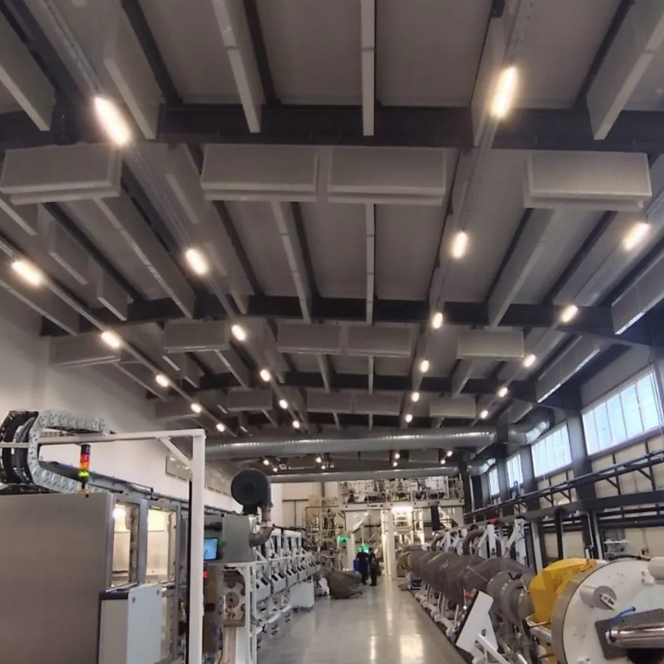 Akustische Behandlung einer Industriehalle für Excellpack