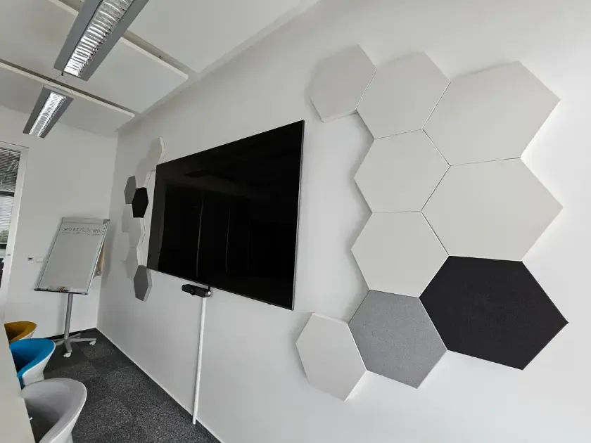 Akustikpaneele für bessere Videoanrufe bei HMH