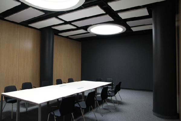 Akustische Deckenlamellen im Litex Tower, Sofia