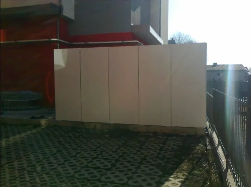 Schallschutzwand für Kälteanlagen bei Billa