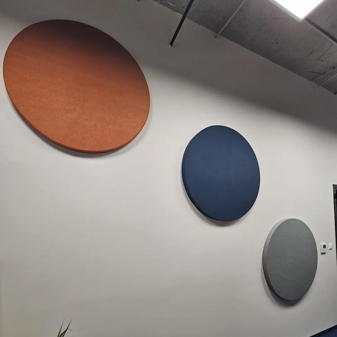 Akustische Behandlung von Kodar mit Beelive- und Echo Moon-Panels