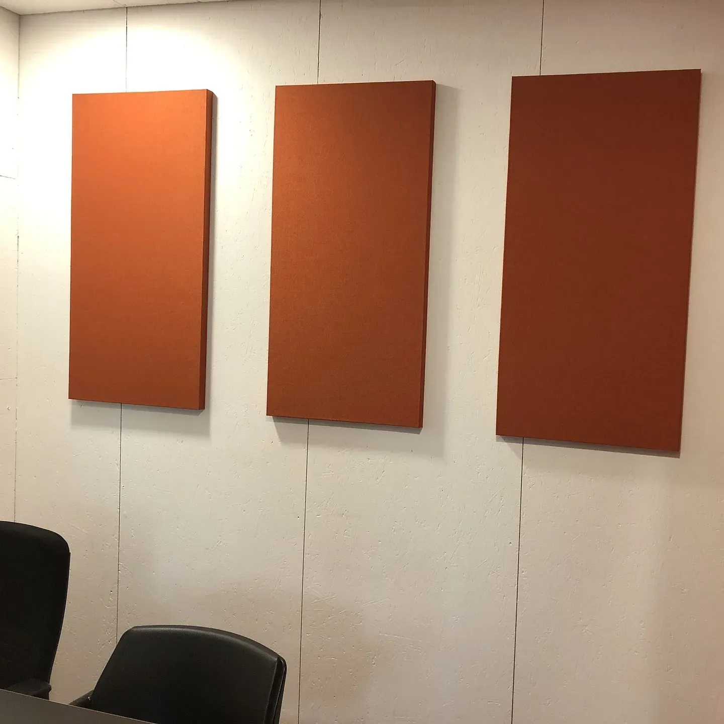 Echo Wall Akustikpaneele in den Büro- und Besprechungsräumen von BE Terna