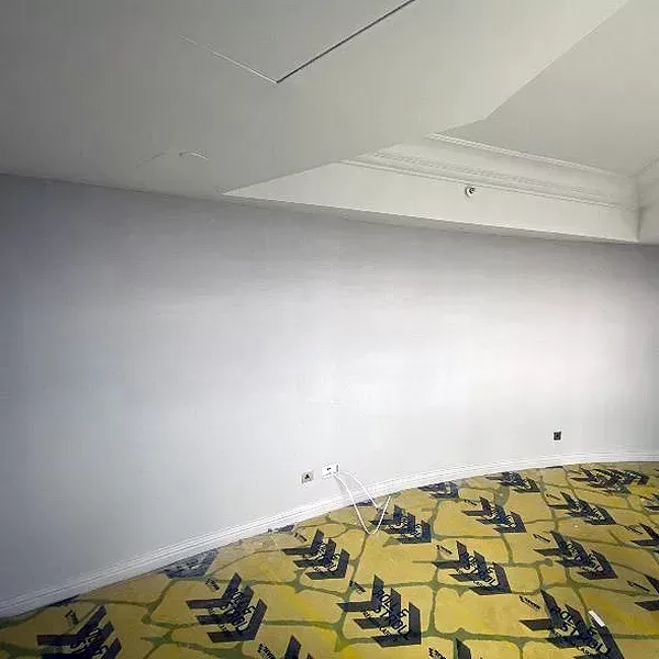 Behebung eines Aufzugsschachtgeräuschs in der Hilton Park Lane