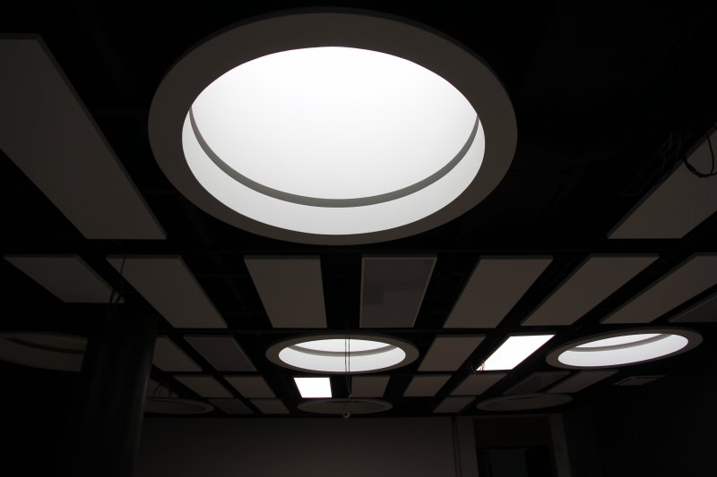 Akustische Deckenlamellen im Litex Tower, Sofia